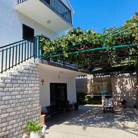 Apartments Racetin Марина Екстериор снимка