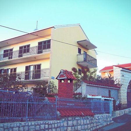 Apartments Racetin Марина Екстериор снимка