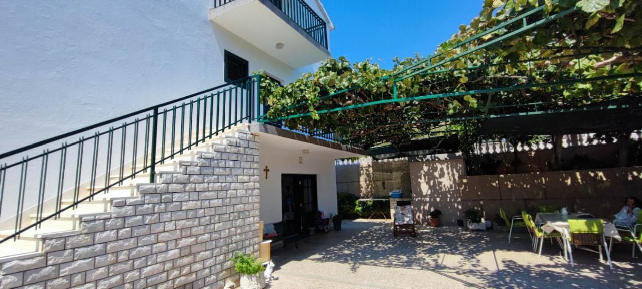 Apartments Racetin Марина Екстериор снимка