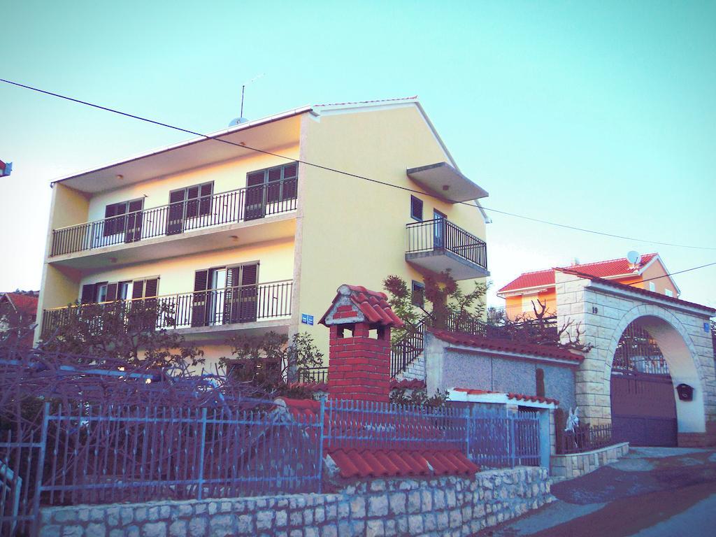 Apartments Racetin Марина Екстериор снимка