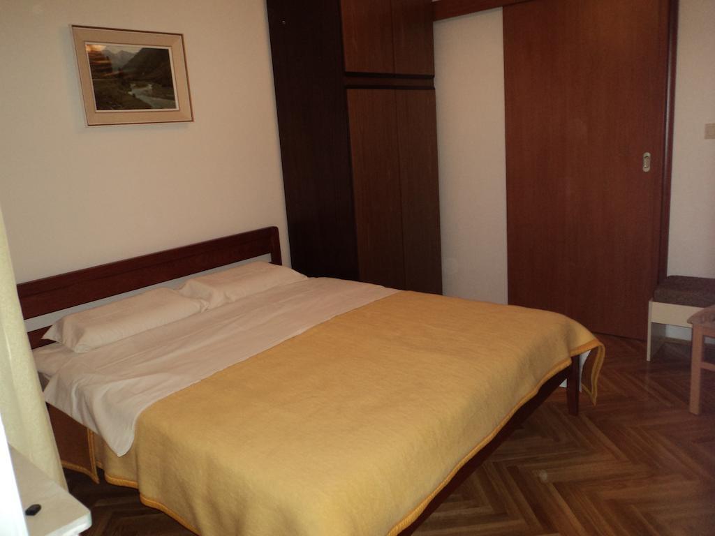 Apartments Racetin Марина Екстериор снимка