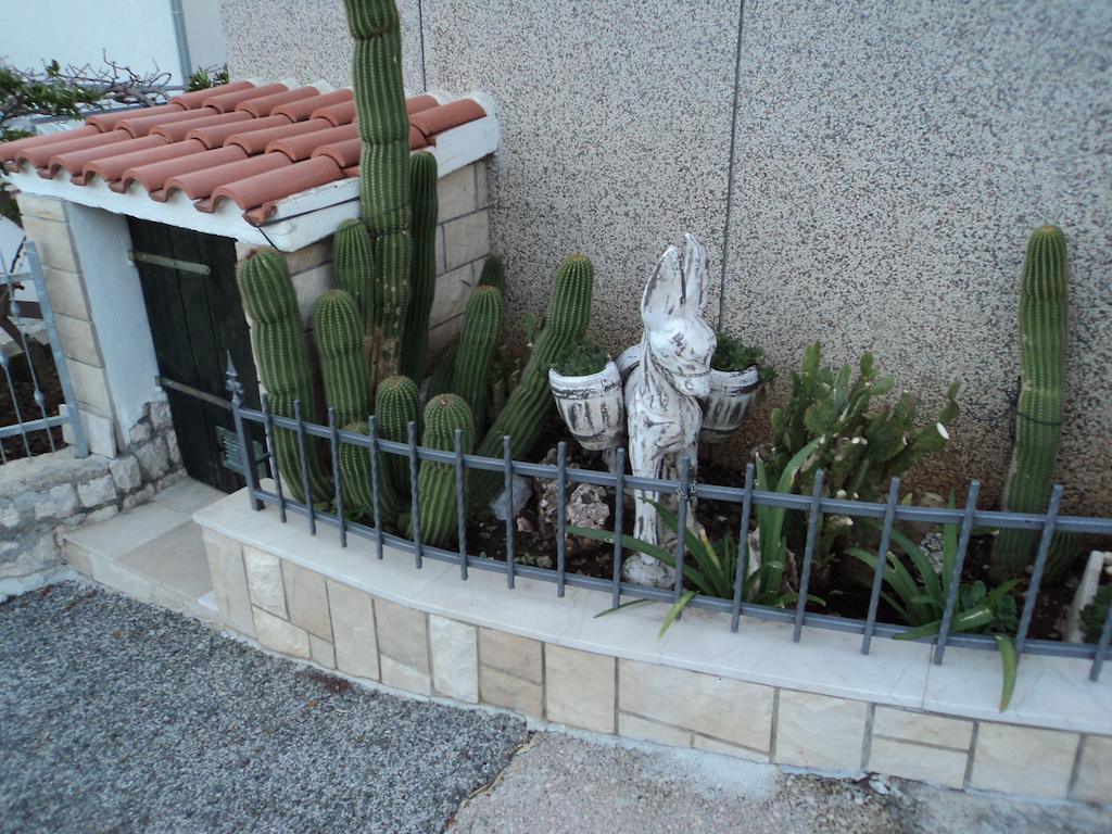 Apartments Racetin Марина Екстериор снимка
