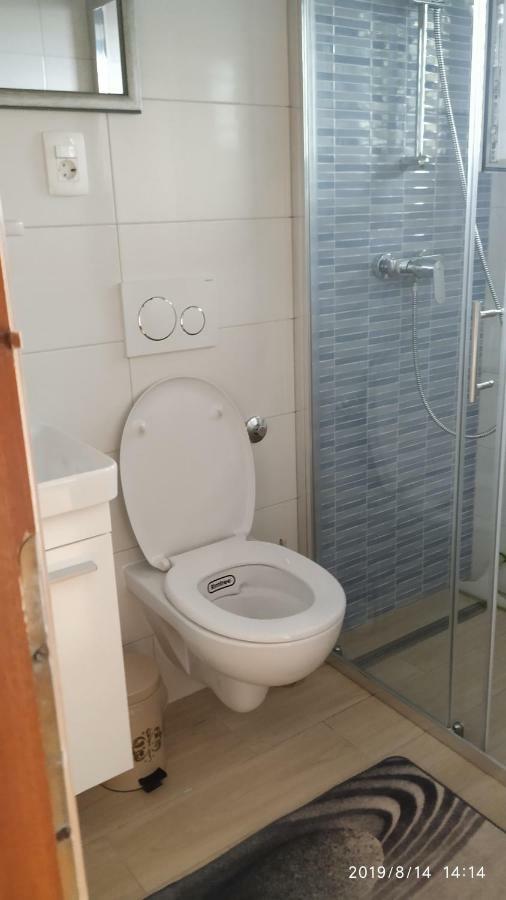 Apartments Racetin Марина Екстериор снимка